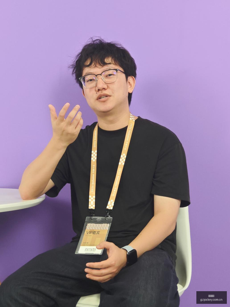 折叠屏终面,库克力推十,年磨一剑,广州马会,广州赛马,赛马俱乐部,马术赛事